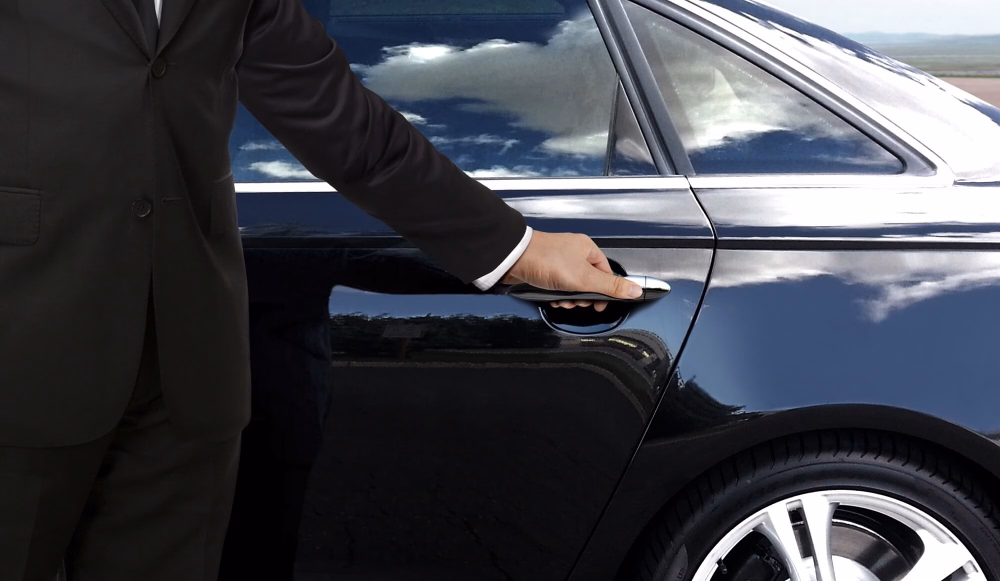 Elevate your business with our 1 top-tier Corporate Black Car Service in St. Louis. Experience essential comfort, privacy, and 24/7 reliability today.